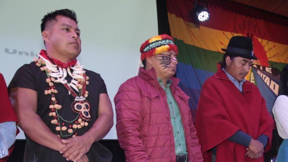 Mendúa (i) en el Consejo Ampliado de la Conaie realizado en Quito el viernes 24 de febrero.