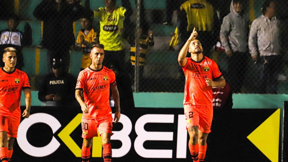 A Damián Díaz no le agradó ser sustituido al minuto 59 en la derrota frente a Gualaceo