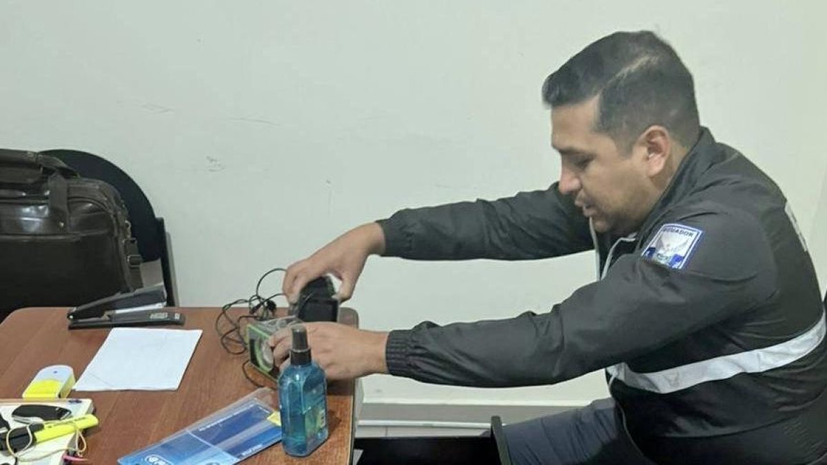 Diligencia. En oficinas de la Fiscalía en la provincia de Manabí se revisó los puestos de trabajo de funcionarios.