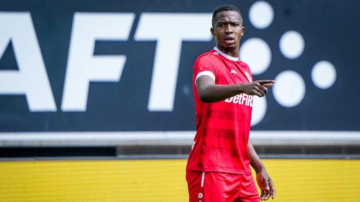 William Pacho lideró la clasificación del Royal Antwerp a la final de la Copa de Bélgica.