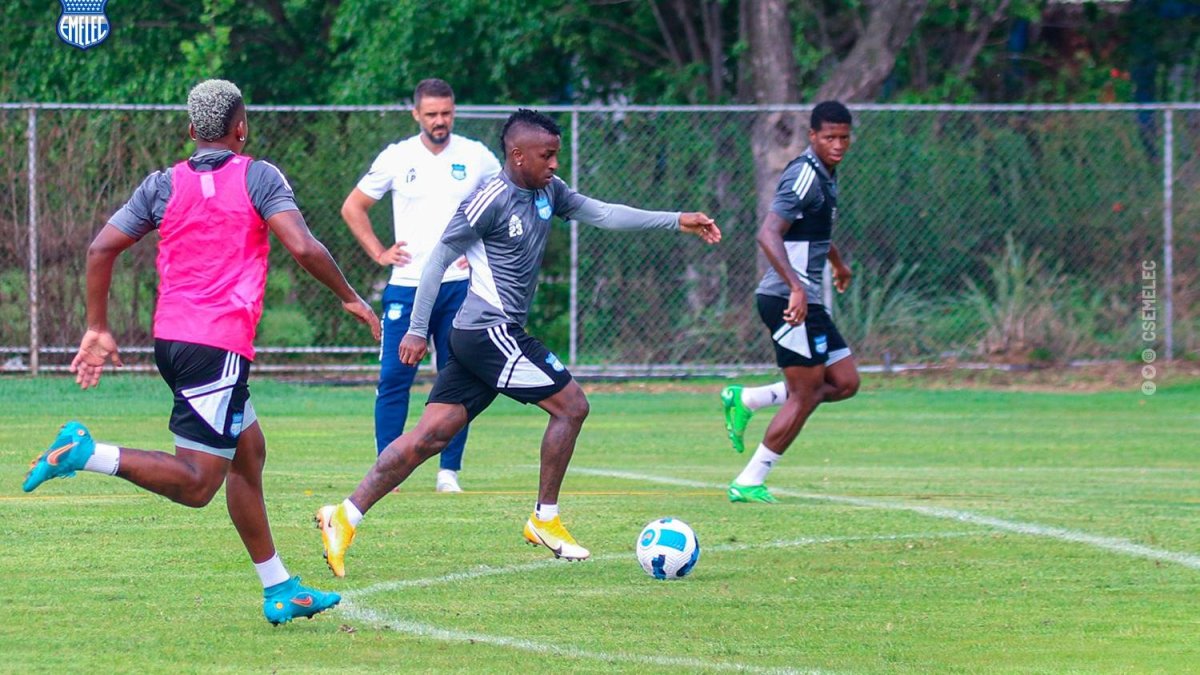 El atacante ecuatoriano Miller Bolaños no acudió al entrenamiento.