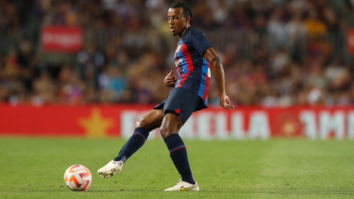 Joules Koundé, del Barcelona, jugó el 84,4% de los minutos tras el parate de la Copa del Mundo.