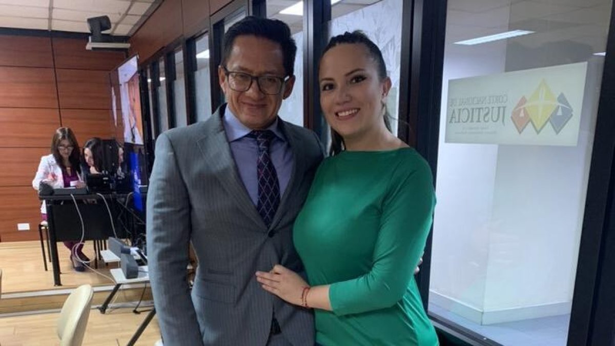 Freddy Carrión y su esposa, Priscila Schettini. Ellos dicen que es una persecución política.