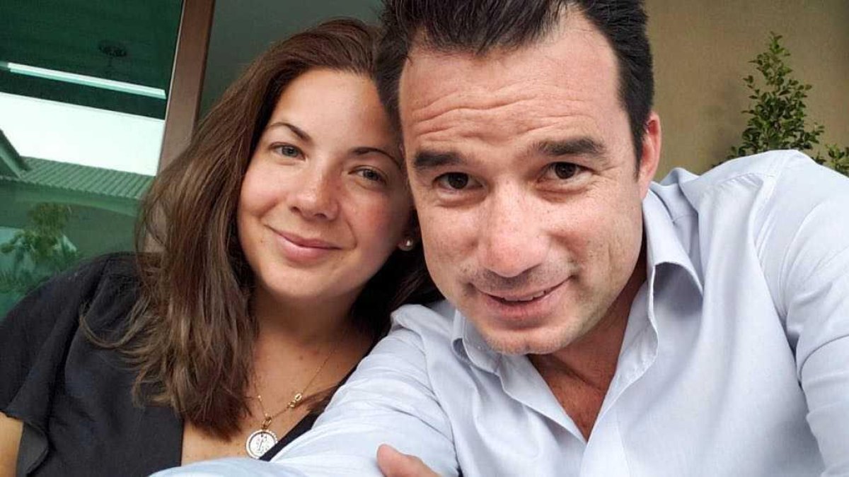 Andrés Jungbluth con su esposa, Adriana..