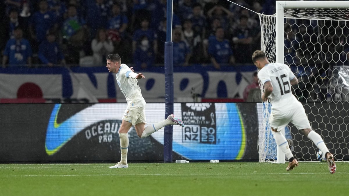 Federico Valverde, volante de Uruguay, abrió el marcador en el empate 1-1 contra la selección de Japón.