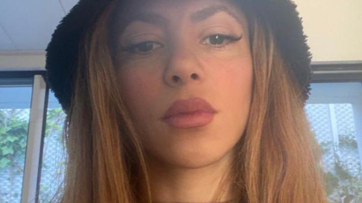 Foto de Shakira en la que lleva como descripción 'Chiaroscuro'
