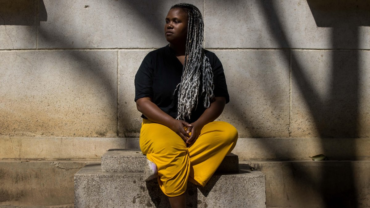 Merlyn Pirela, de la ONG Cumbre de Mujeres Afrovenezolanas, posa el 16 de marzo de 2023 en Caracas (Venezuela).