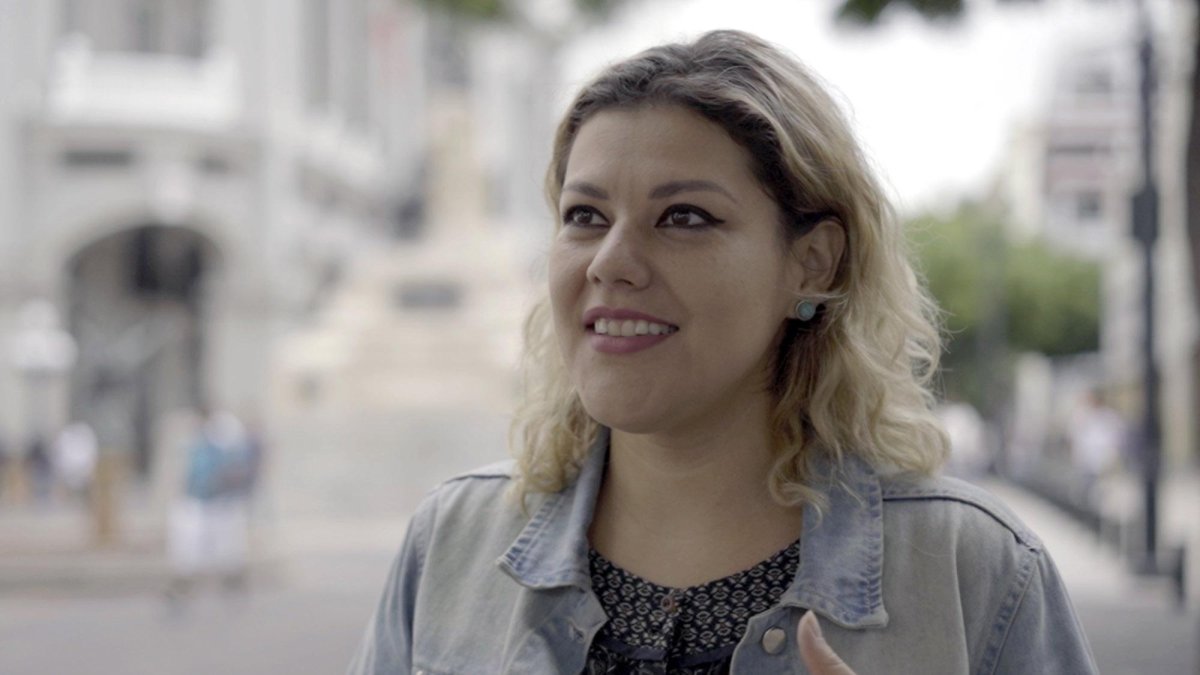 La autora indica que la estructura fue surgiendo en el proceso de escritura, pues la obra arrancó con el capítulo final.