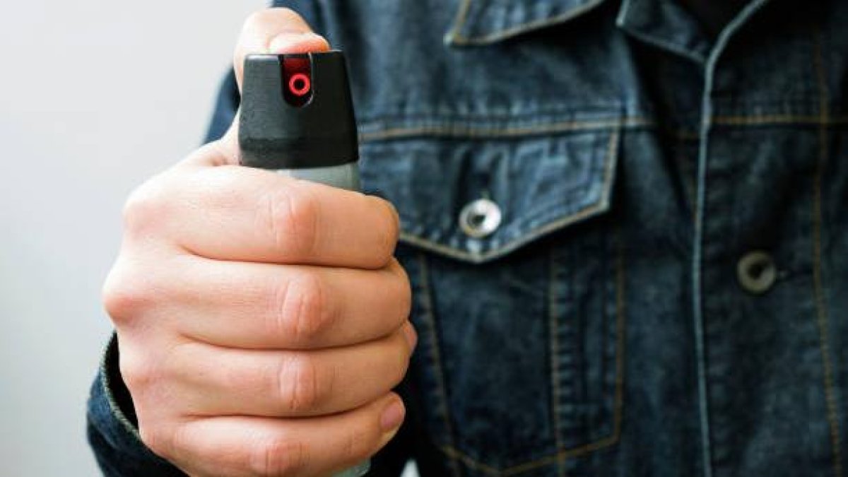 Gas pimienta en aerosol para defenderse.