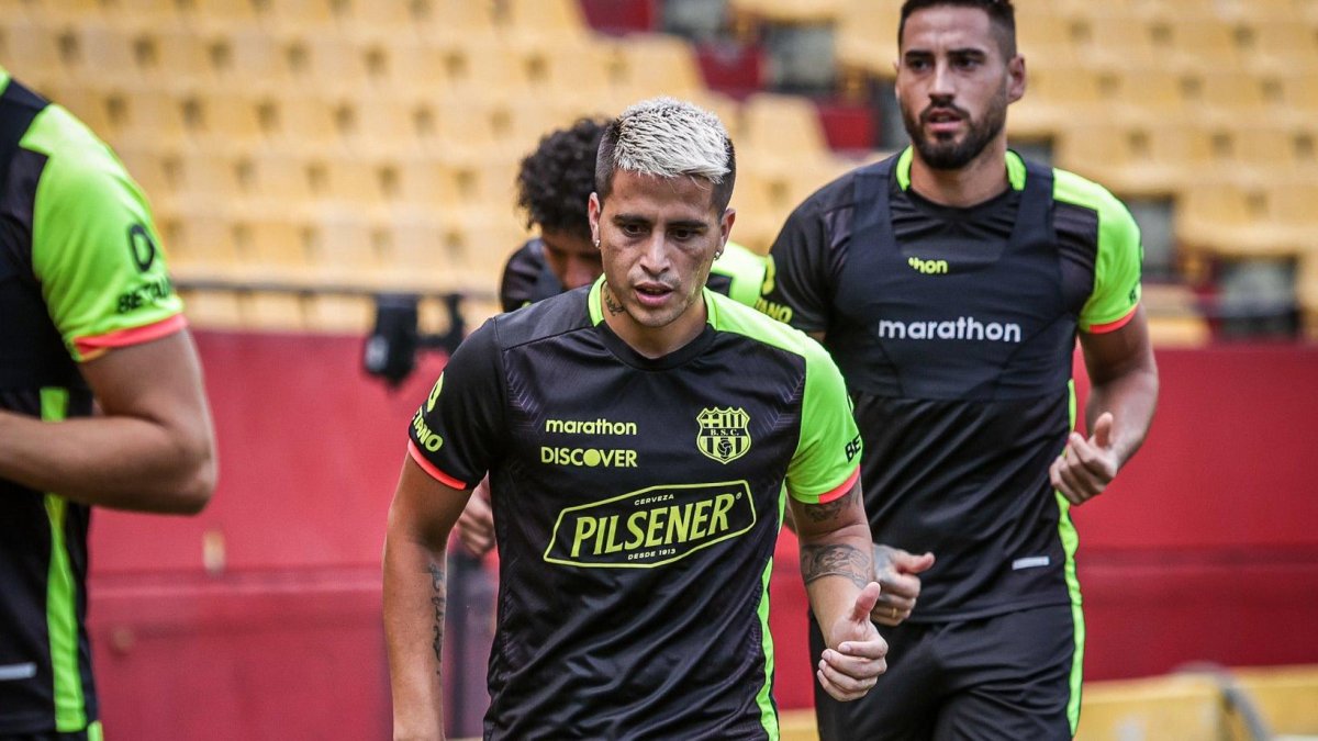 El argentino Christian Ortiz, ofensivo del Barcelona, viene de anota frente al Cerro Porteño y buscará otra conquista frente al Cumbayá.