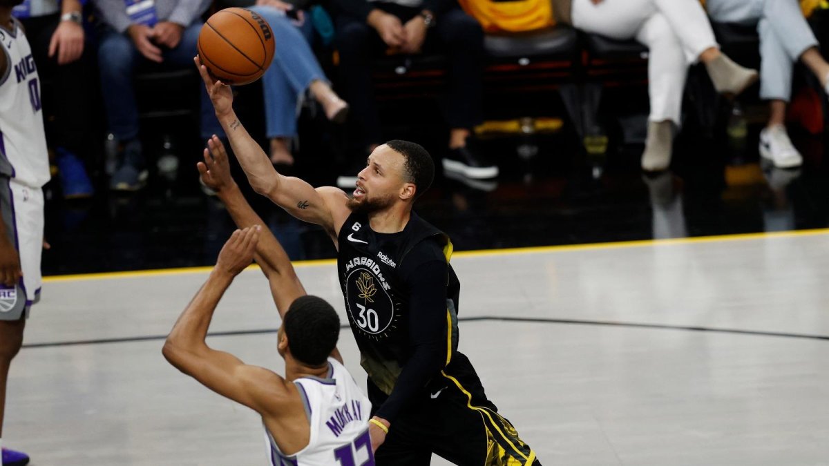 Curry fue el MVP del partido ante Sacramento.