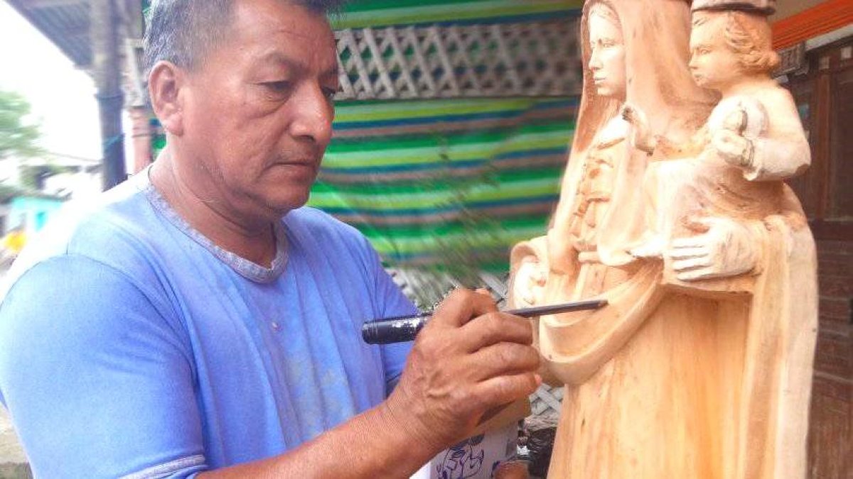 Actividad. Silvino Tomalá, en una demostración de su oficio.