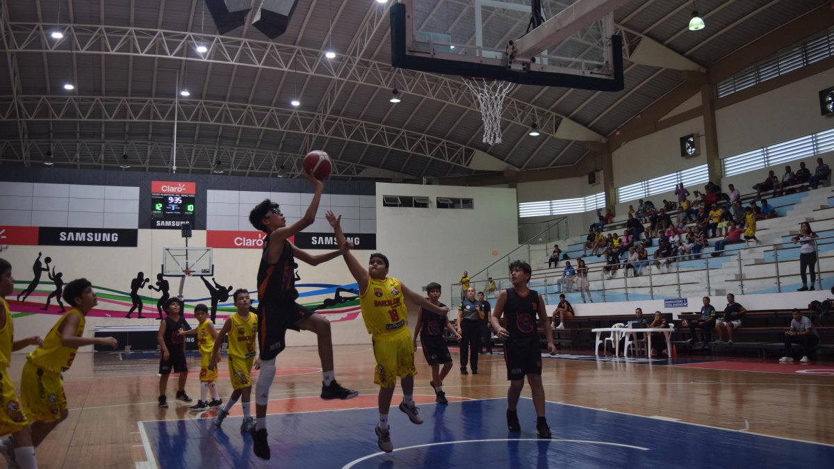 En 2022 se disputaron 381 juegos organizados por la asociación. En la foto, un partido entre Barcelona-Caballito y Don Apa, válido por la semifinal sub-12.