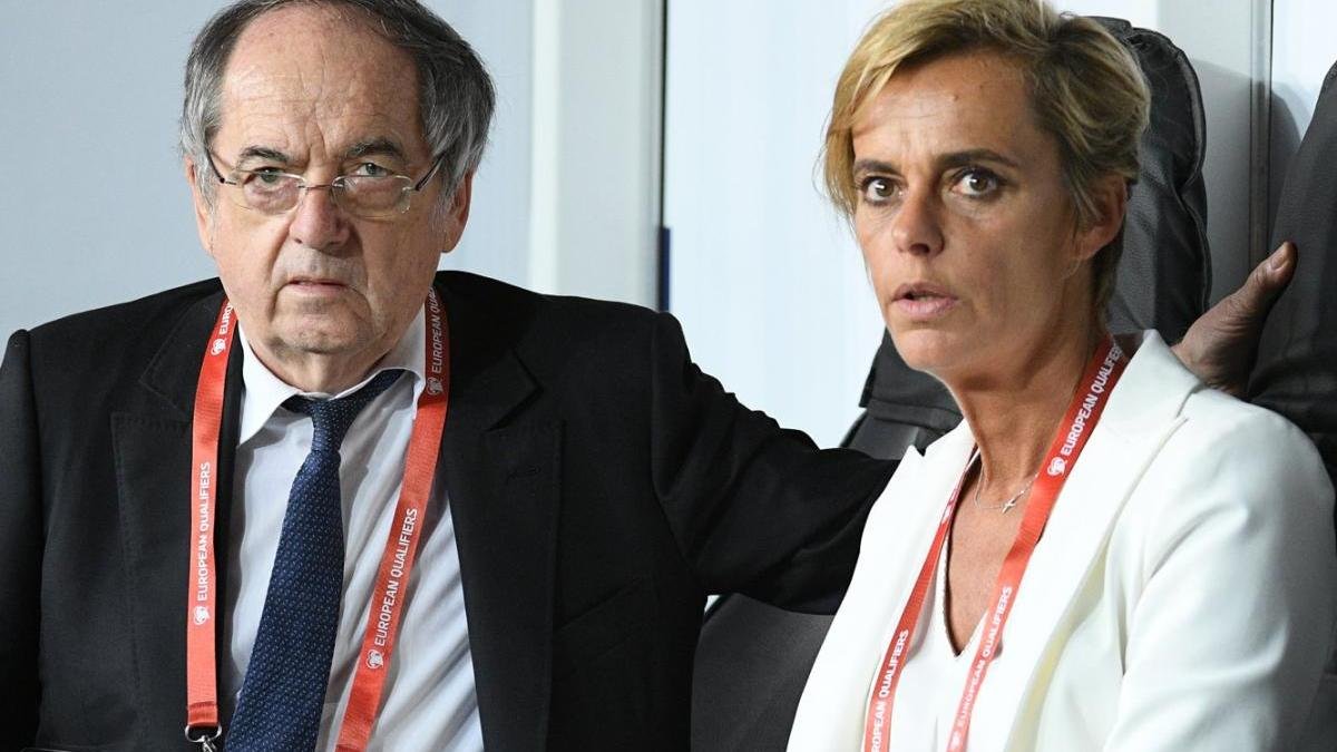 Florence Hardouin (d) junto al expresidente Noël Le Graët.