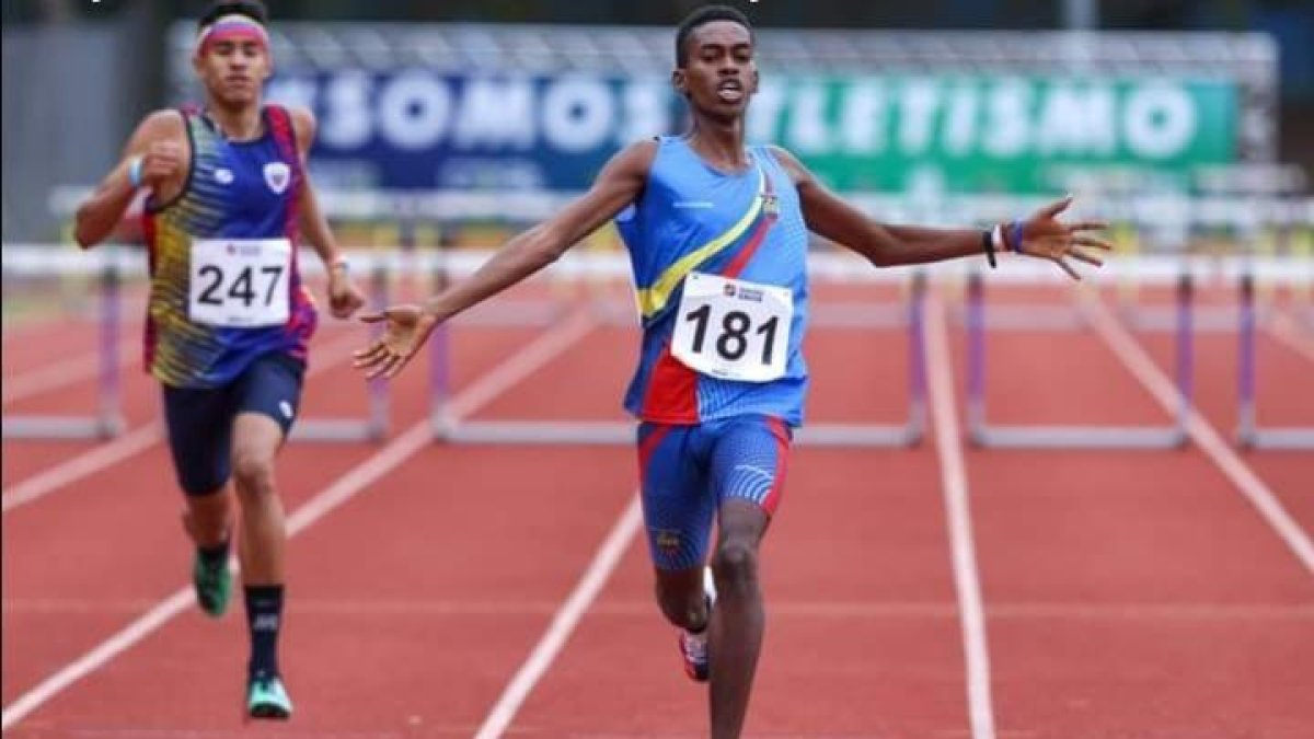 Pata fue bronce en los relevos de Rosario 2022.