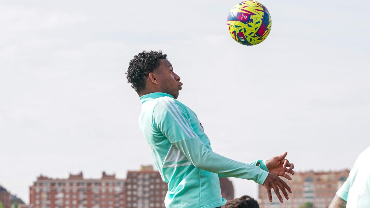 El tricolor Gonzalo Plata, extremo del Valladolid español, durante el entrenamiento del Pucela este miércoles 3 de mayo.
