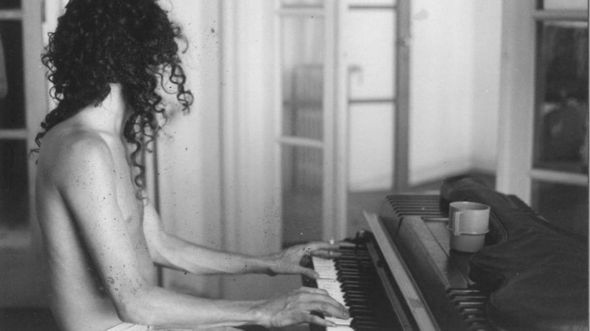 Sus “abuelas” Josefa Páez y Delia Zulema Ramírez de Páez tuvieron un papel clave en la vida y crianza del artista.