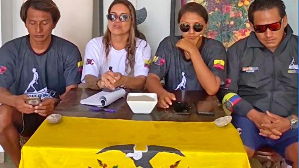 Oswaldo Borbor (i), Cristina Vargas, Fanny Villao e Isidro Villao, integraban la delegación ecuatoriana de longborad en el Mundial de El Salvador que ya no participarán.