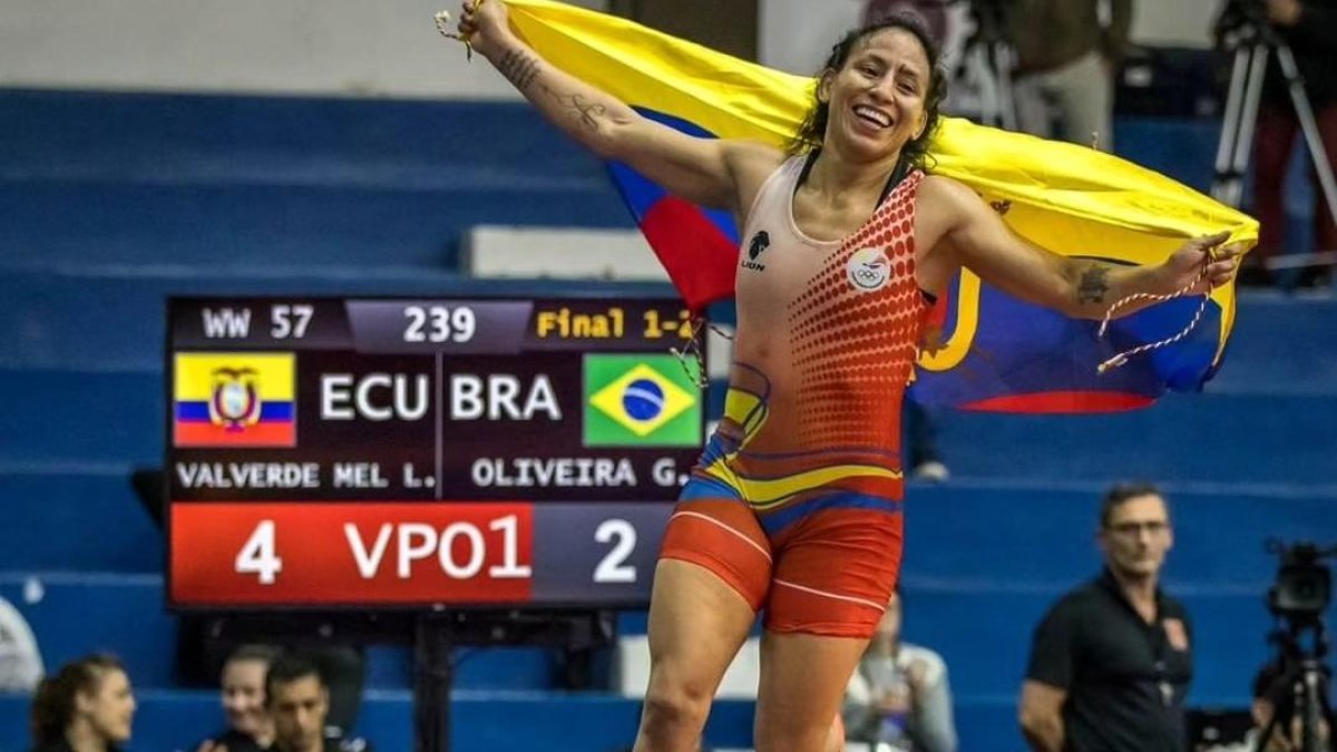 Luisa Valverde no solo que se colgó el oro en los 57 km,  sino que fue nombrada la mejor deportista del torneo y recibió el botín de oro.