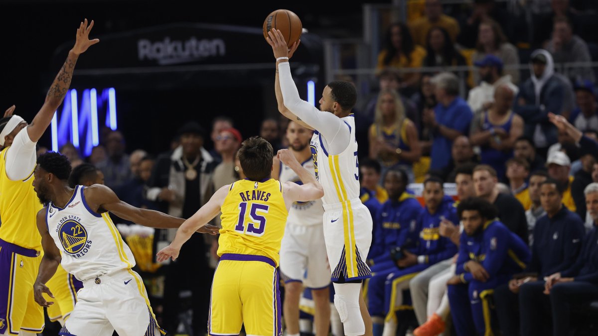Curry logró 27 puntos para encaminar la victoria de su equipo.