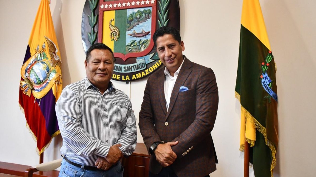 Franklin Galarza (d) fue electo presidente de la AME en 2021.