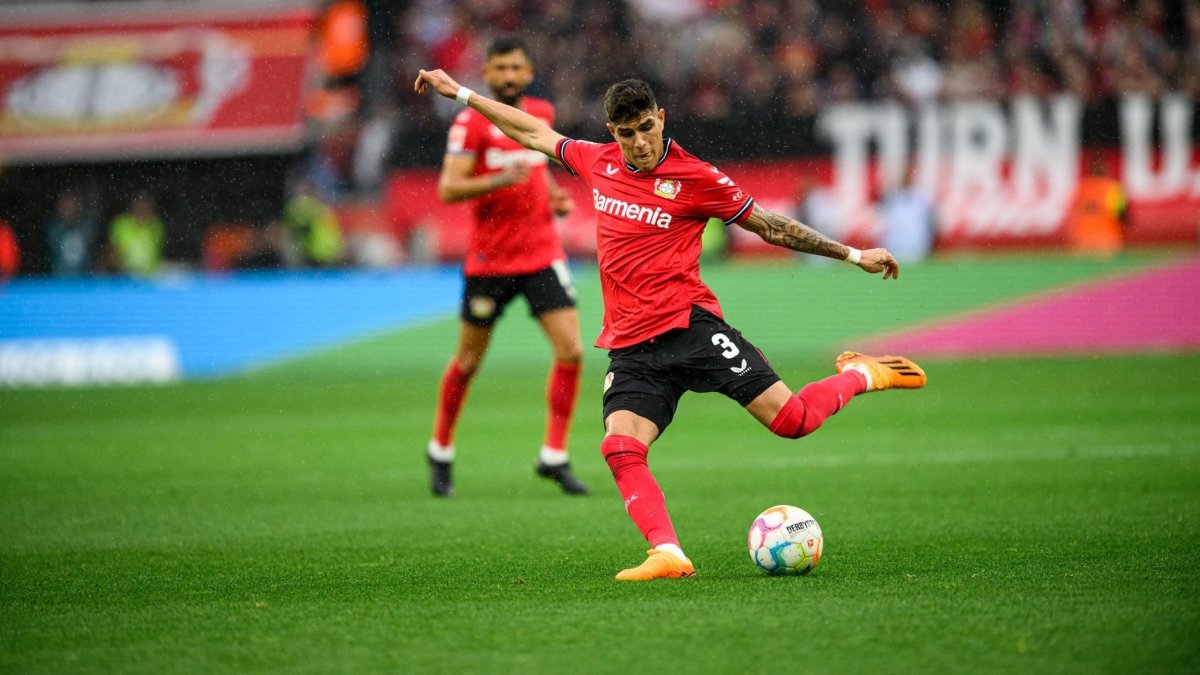 El futbolista ecuatoriano jugó los 90 minutos en el tibio empate (1-1) ante el Stuttgart.