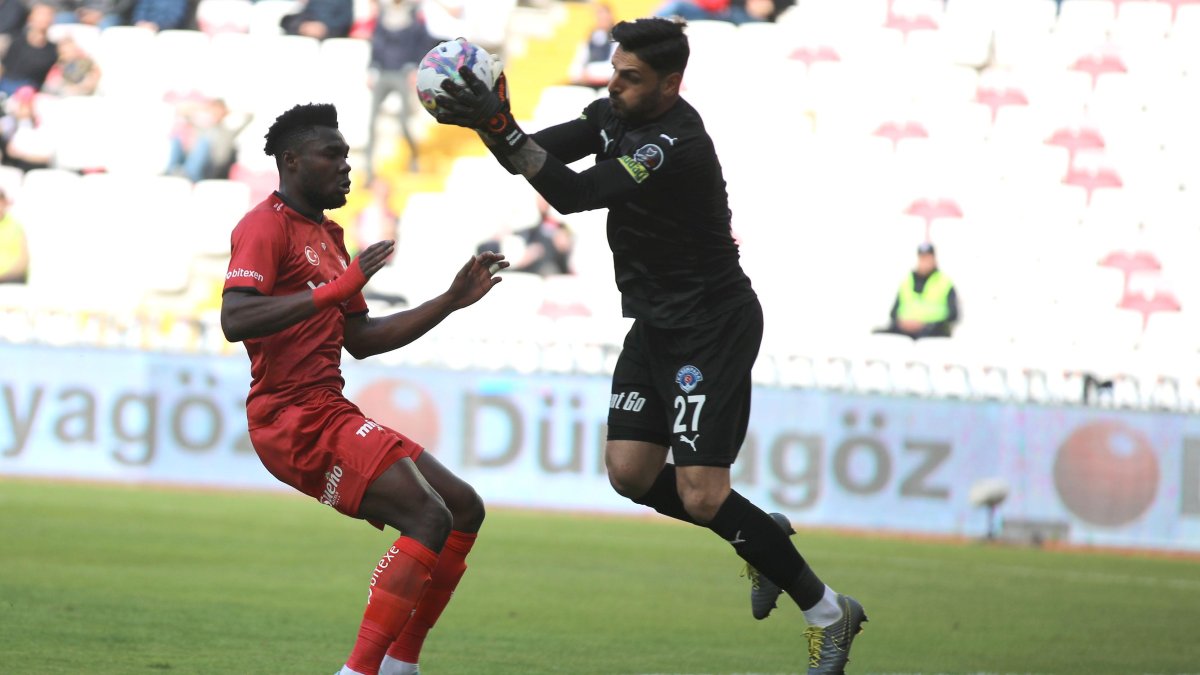 Caicedo fue titular ante el Kasımpaşa.