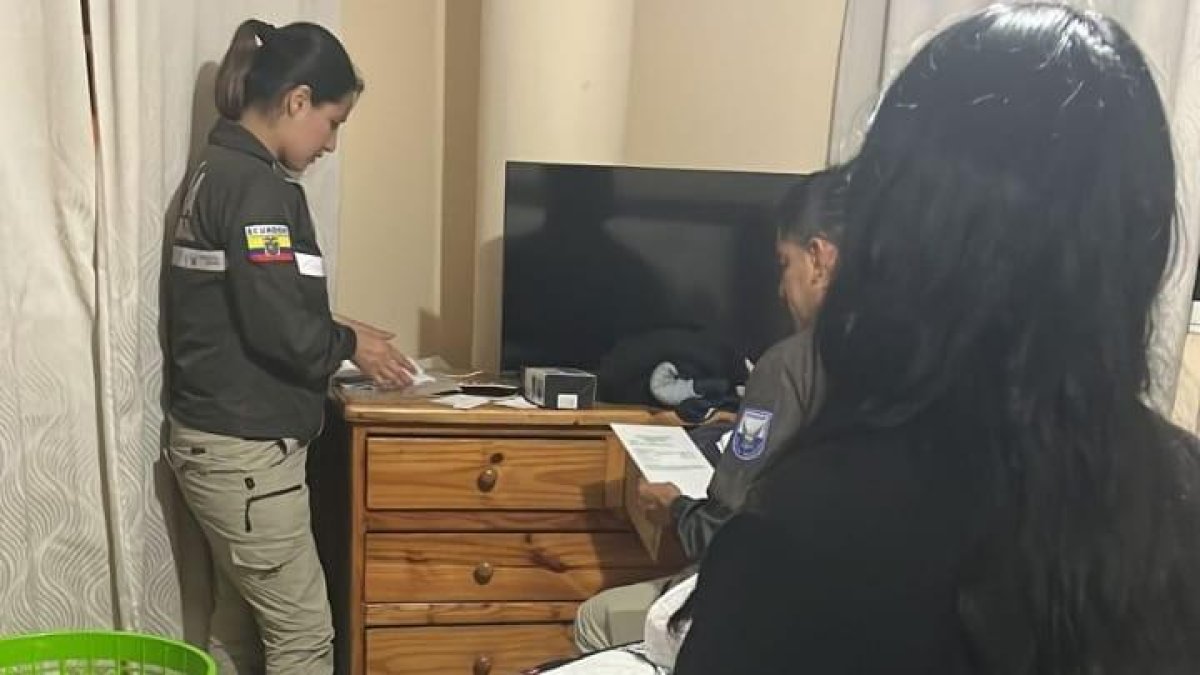 Diligencia. Fiscales y agentes de Criminalística recogieron indicios en cinco allanamientos.