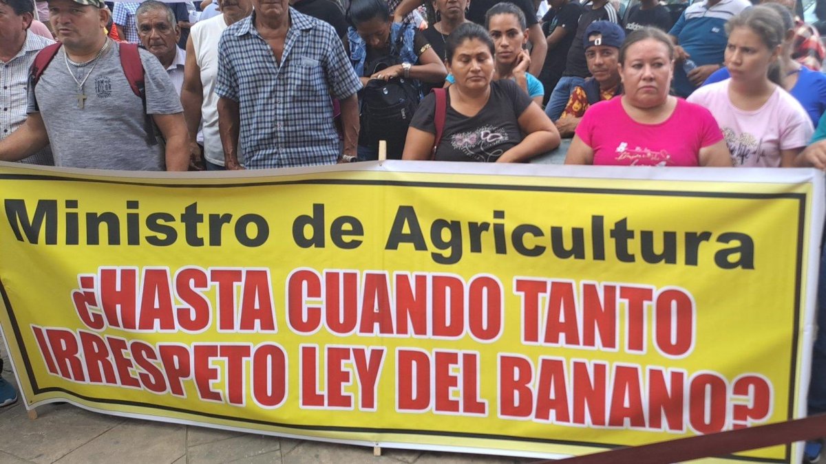 Decenas de productores llegaron a las afueras