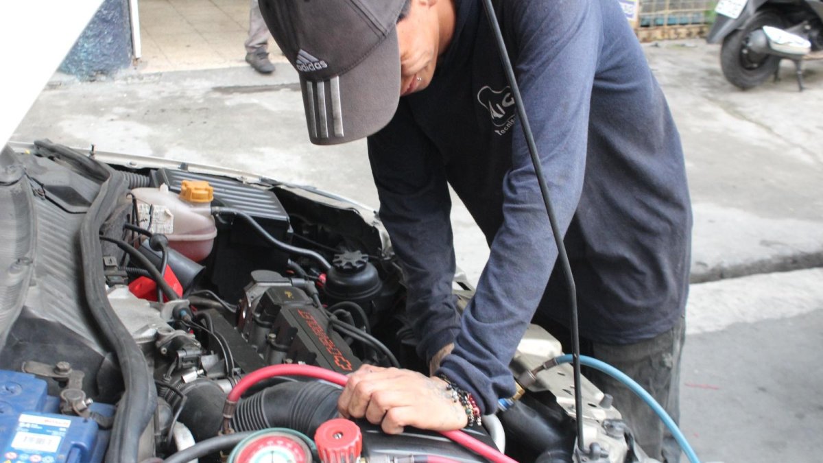 El aire acondicionado del vehículo debe ser chequeado una vez al año.