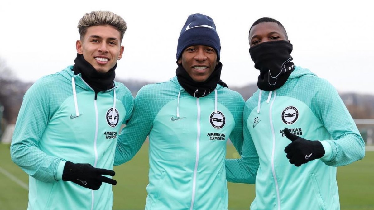 Pervis Estupiñán, Moisés Caicedo y Jeremy Sarmiento.