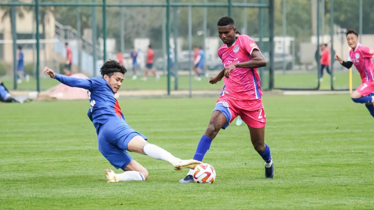 Ayoví firmó en el equipo de segunda división Shijiazhuang Gongfu por un año.