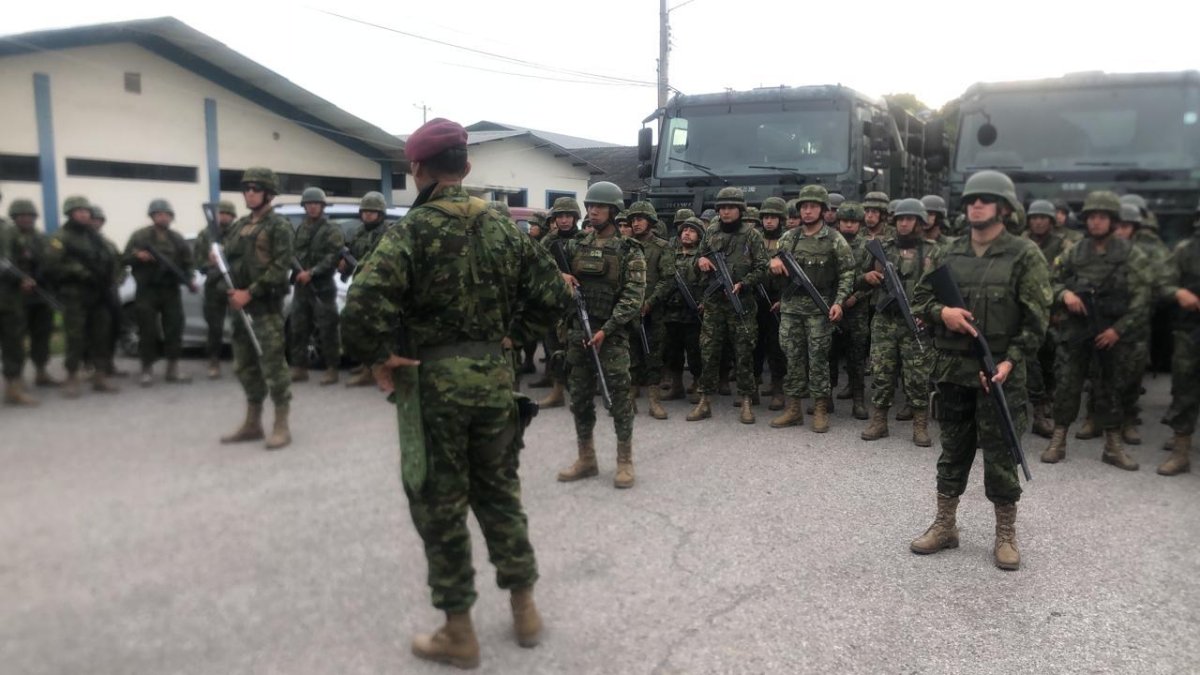 Los uniformados llegaron al Fuerte Huancavilca ubicado en el norte de Guayaquil y de ahí partieron a diferentes sectores.