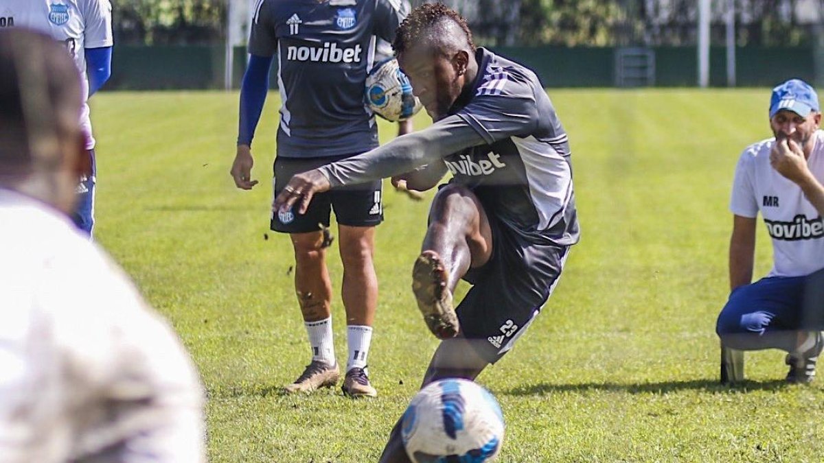 Se trata del clásico número 232 en campeonato ecuatoriano de fútbol, número que se desglosa en: 74 triunfos amarillos, 86 empates y 71 victorias azules.