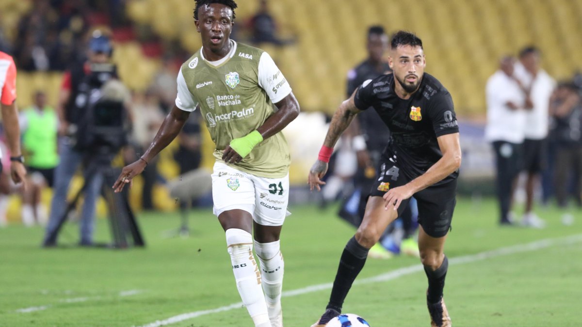 Francisco Fydriszewski volvió a ser titular en Barcelona