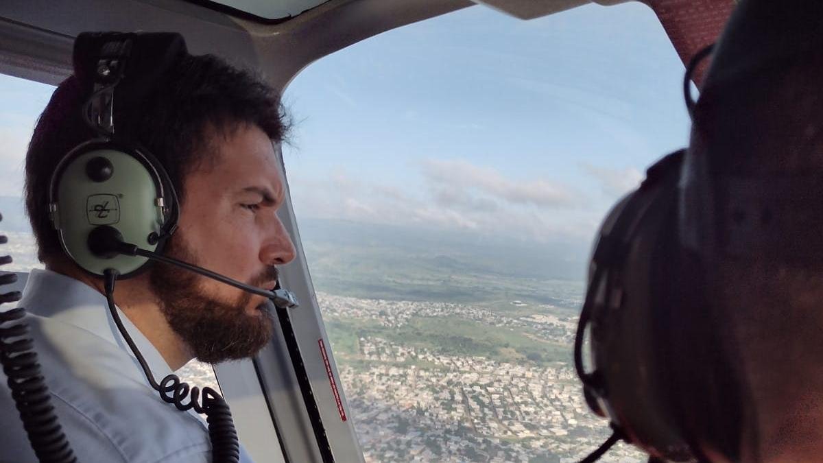 Según analistas, el precandidato Jan Topic se acerca más la definición rígida de un 'outsider'.