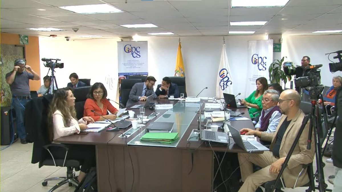 Alemebrt Vera, Yadira Saltos y Augusto Verduga asistieron a la audiencia de la fiscal Salazar.