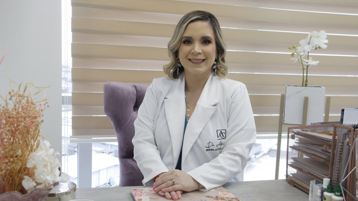La doctora Cedeño sostiene que para ella es imprescindible conversar con sus pacientes para elaborar una correcta historia clínica.
