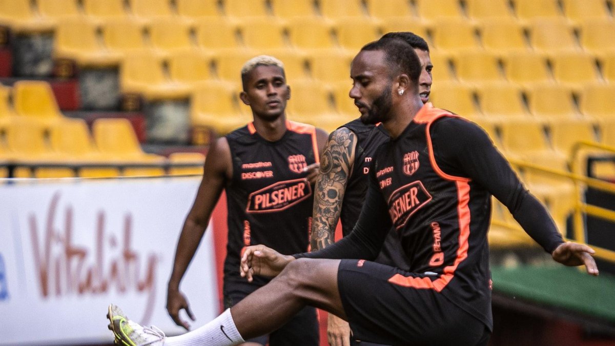 El volante central Leonai Souza, durante la sesión matutina de este viernes 9 de junio.