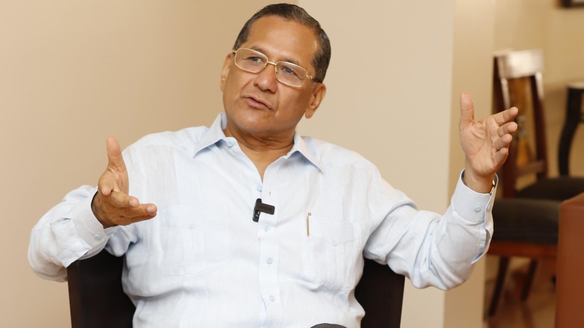 Almeida es abogado y, por varios periodos, ha ido diputado nacional y asambleísta por Guayas.