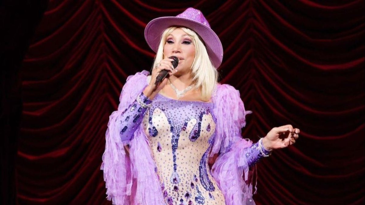 Laura León, actriz, cantante y conductora mexicana.