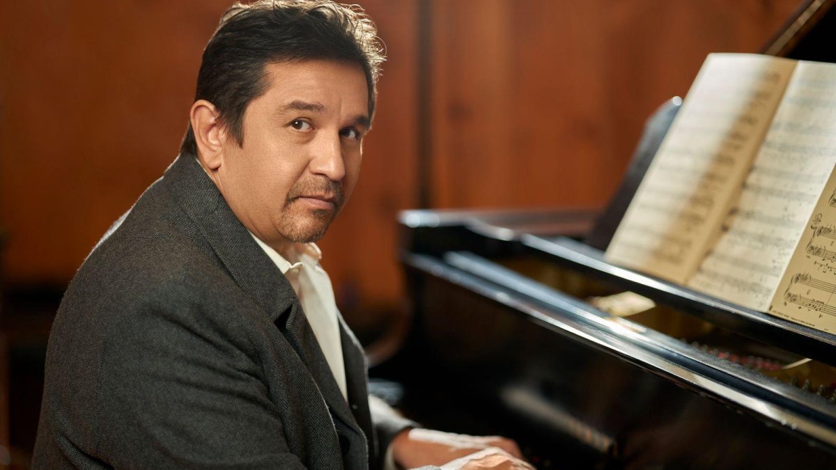 Pablo Aguirre plasma su talento en la película Bringing back Christmas, que será proyectada en los cines en noviembre de este año.