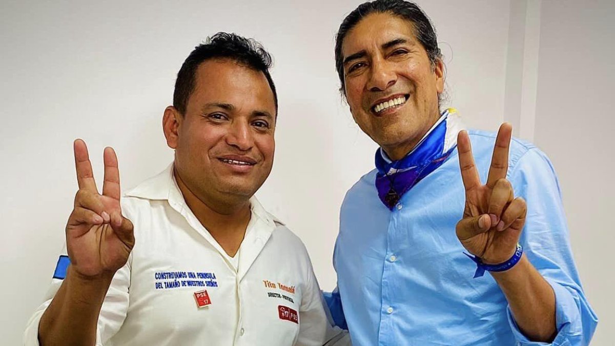El doctor Tito Tomalá junto a Yaku Pérez, ambos son auspiciados por la misma alianza electoral.