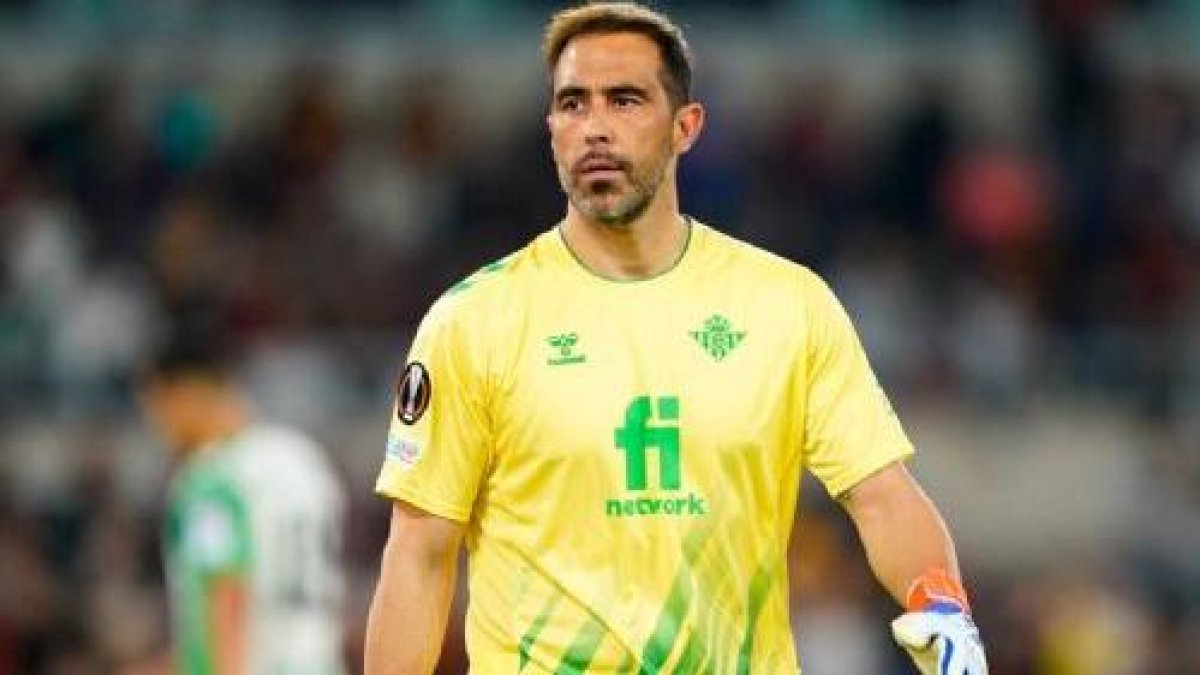 Bravo llegó al Betis desde el 2020, será su 4rto año en España.