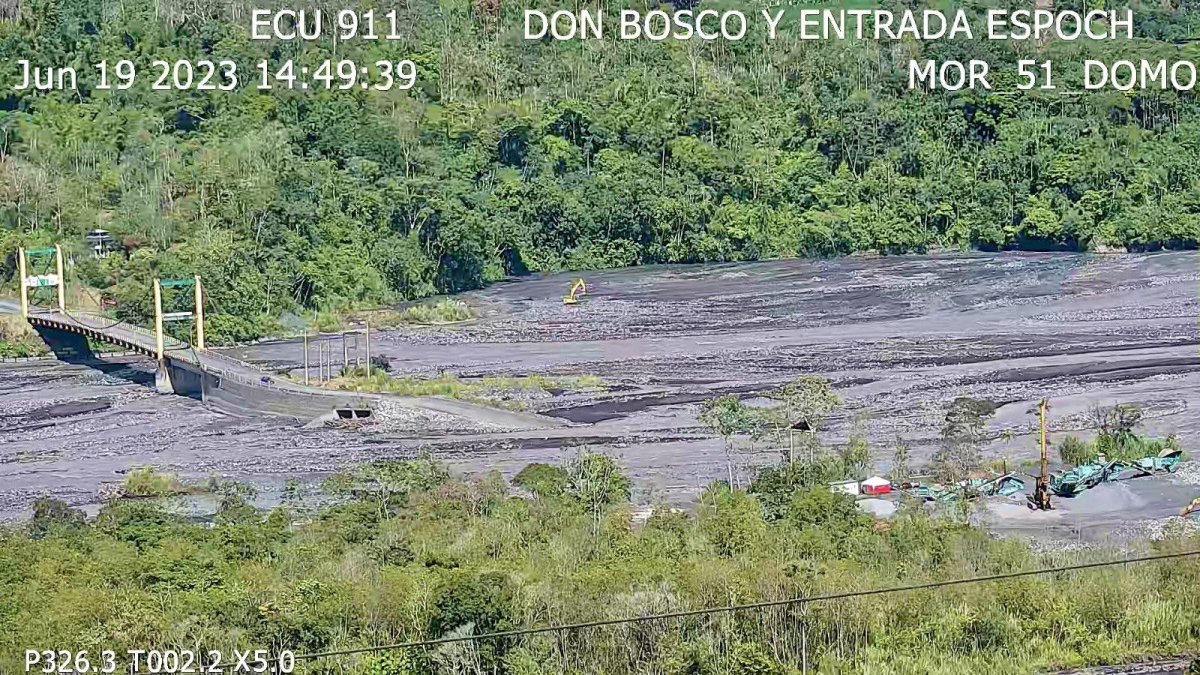 Situación. Una panorámica de la vía que ha sido afectada por el caudal.