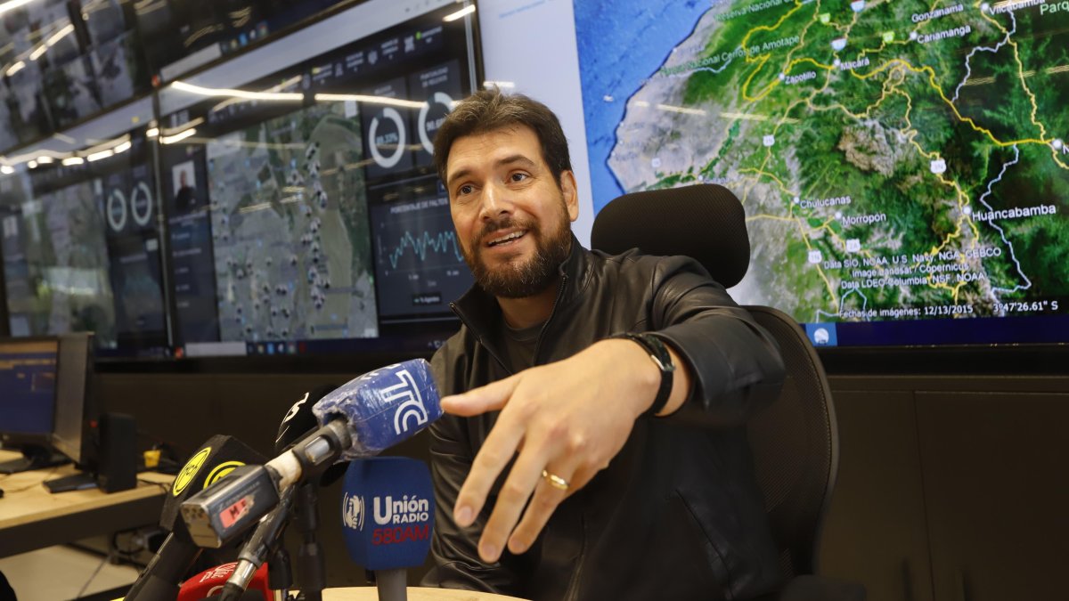 Jan Topic habla de un plan para resolver el descontrol en el paso fronterizo.