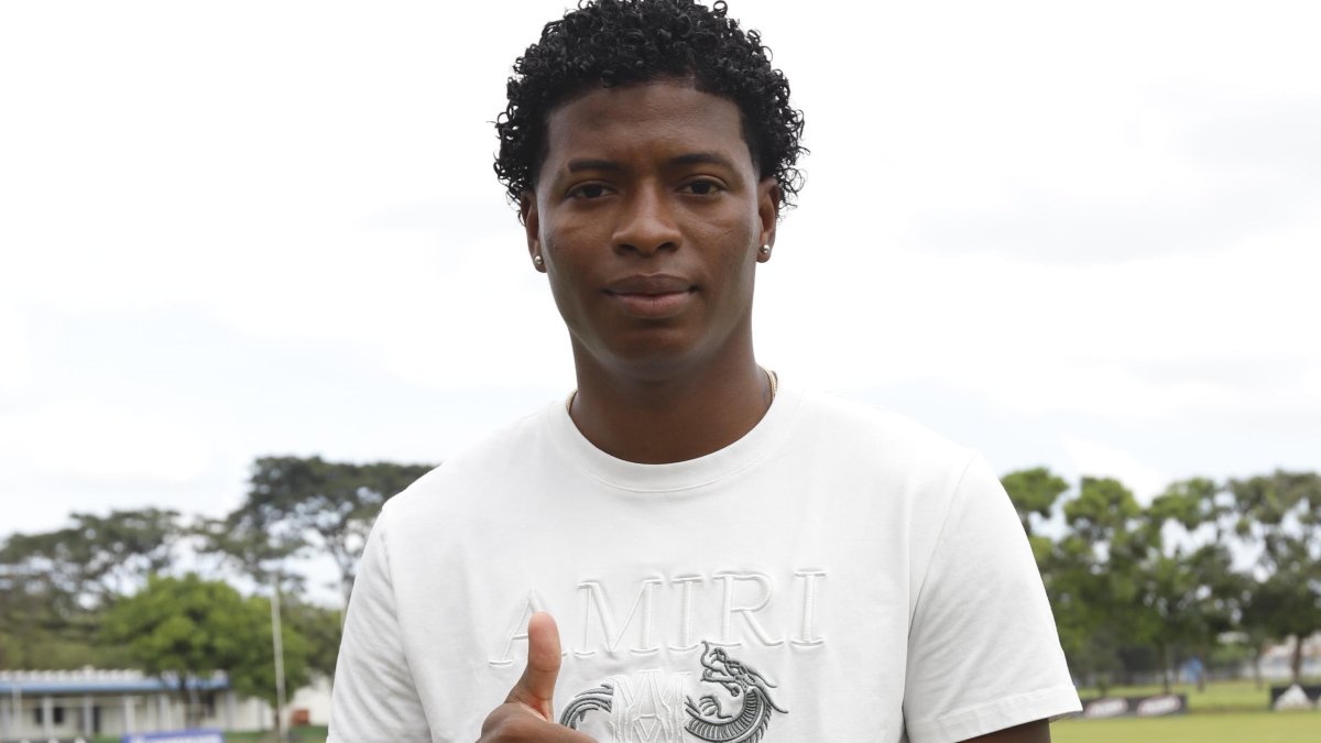 Jackson, a la salida de una de las últimas prácticas de Emelec.