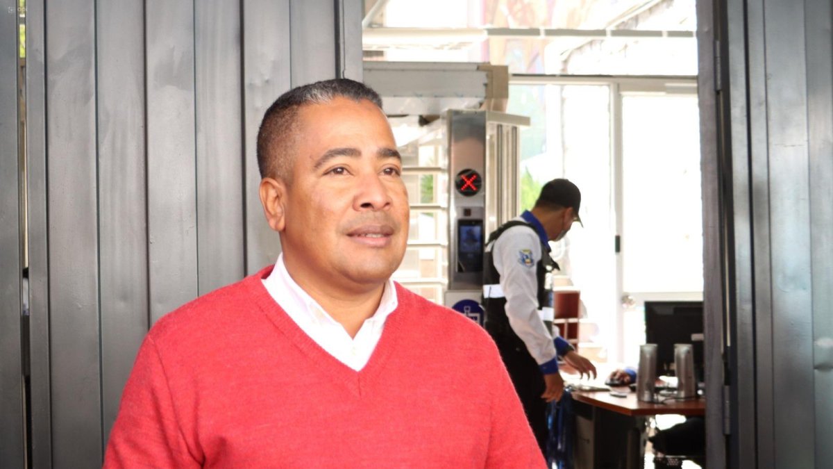 El candidato detalló cómo realizará su campaña.