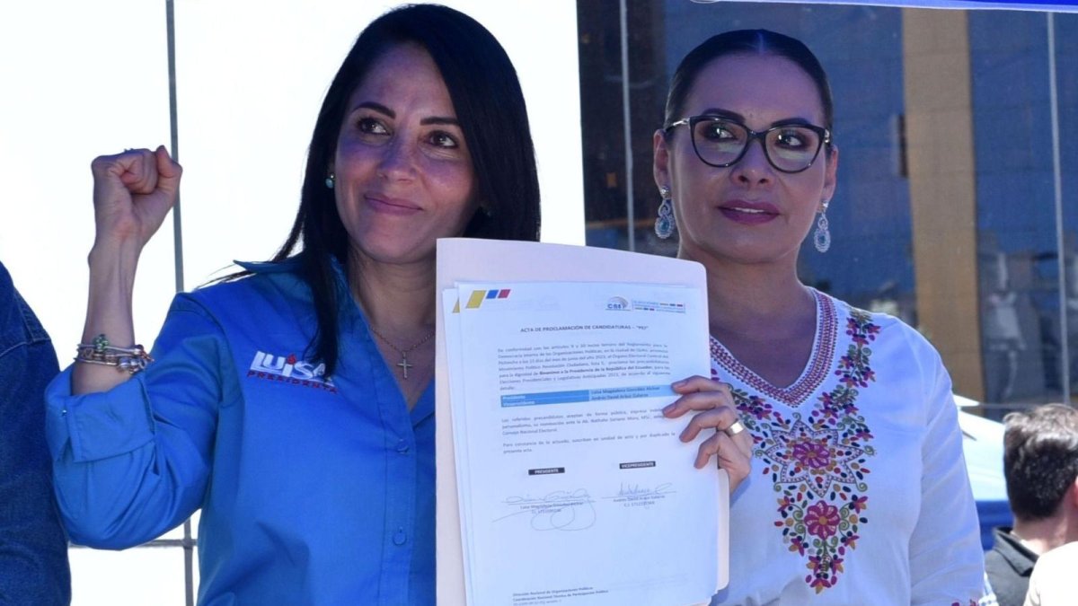 La exasambleísta Luisa González hace binomio con el excandidato a la Presidencia, Andrés Arauz.