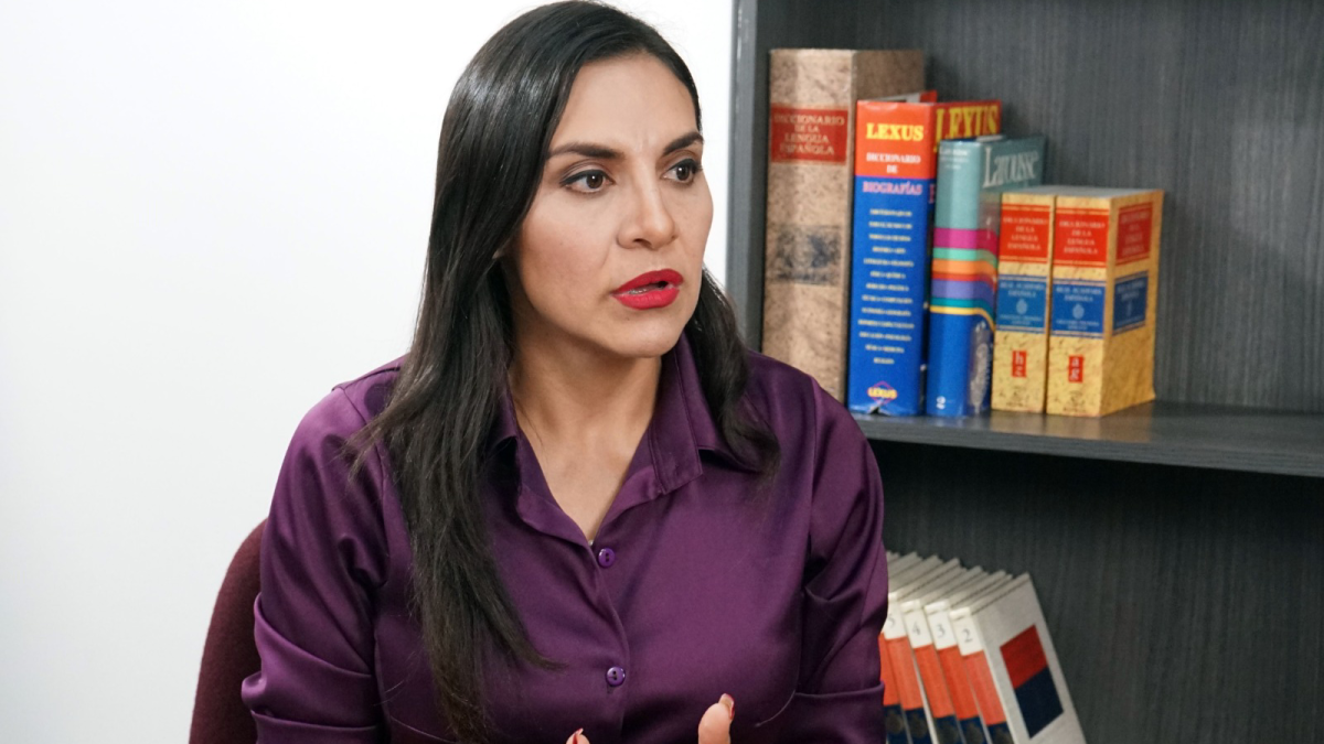 Abad es consultora de procesos de coaching ejecutivo y posee estudios internacionales en sistemas económicos